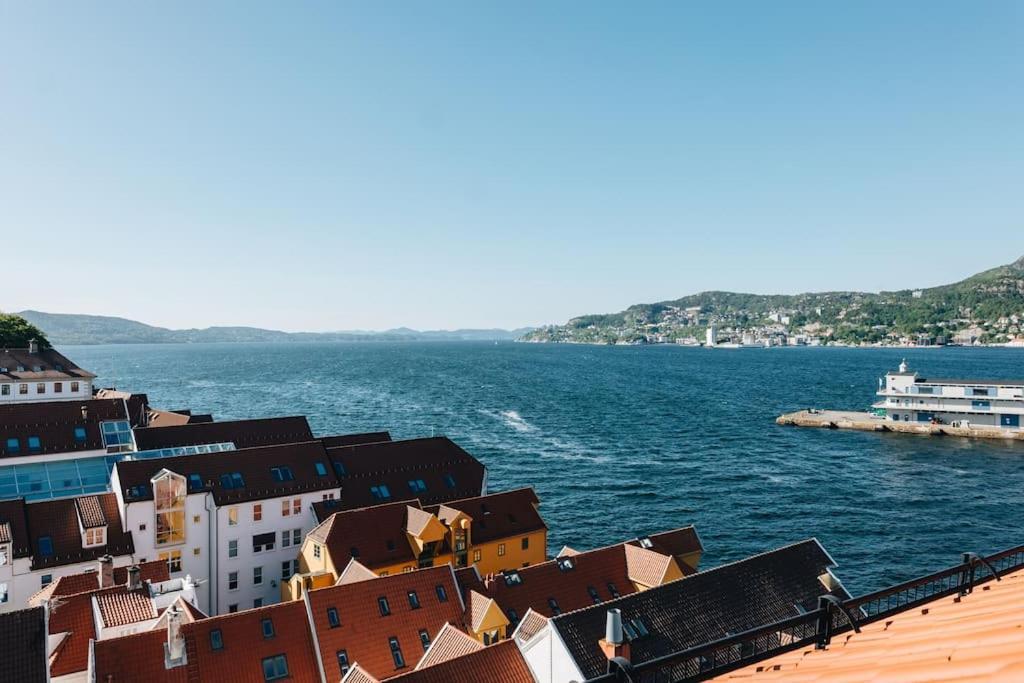 Beautiful Penthouse With An Ocean View In Bergen Apartman Kültér fotó